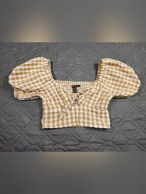 Forever 21 Tie-front checkered/gingham crop top with puff sleeves Size M